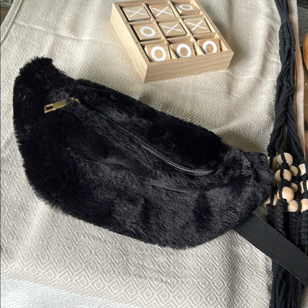 Windsor Fanny Pack Black Faux Fur